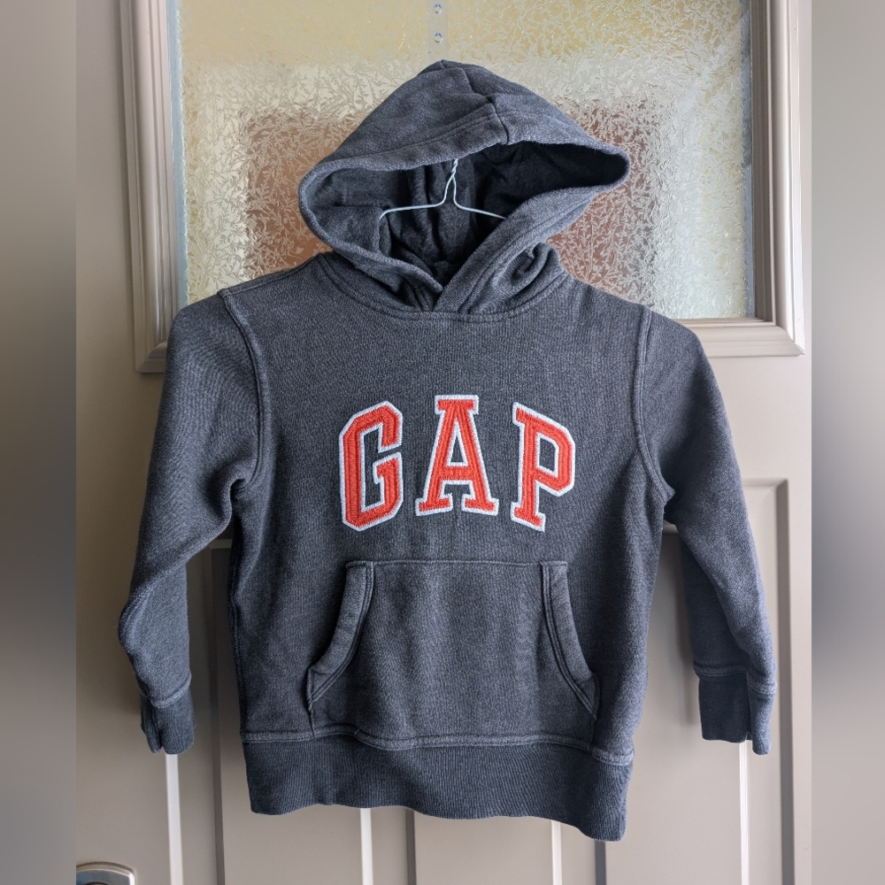 🩶3/$20 5/$30 7/$40🩶Boys Sz 6/7 Gap Hoodie